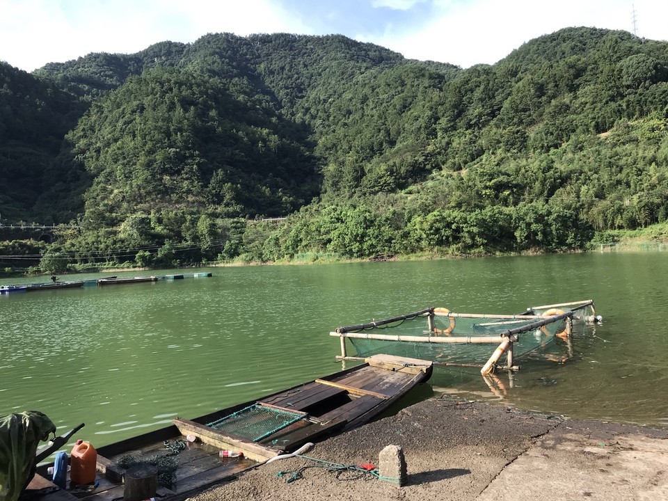 亭下湖