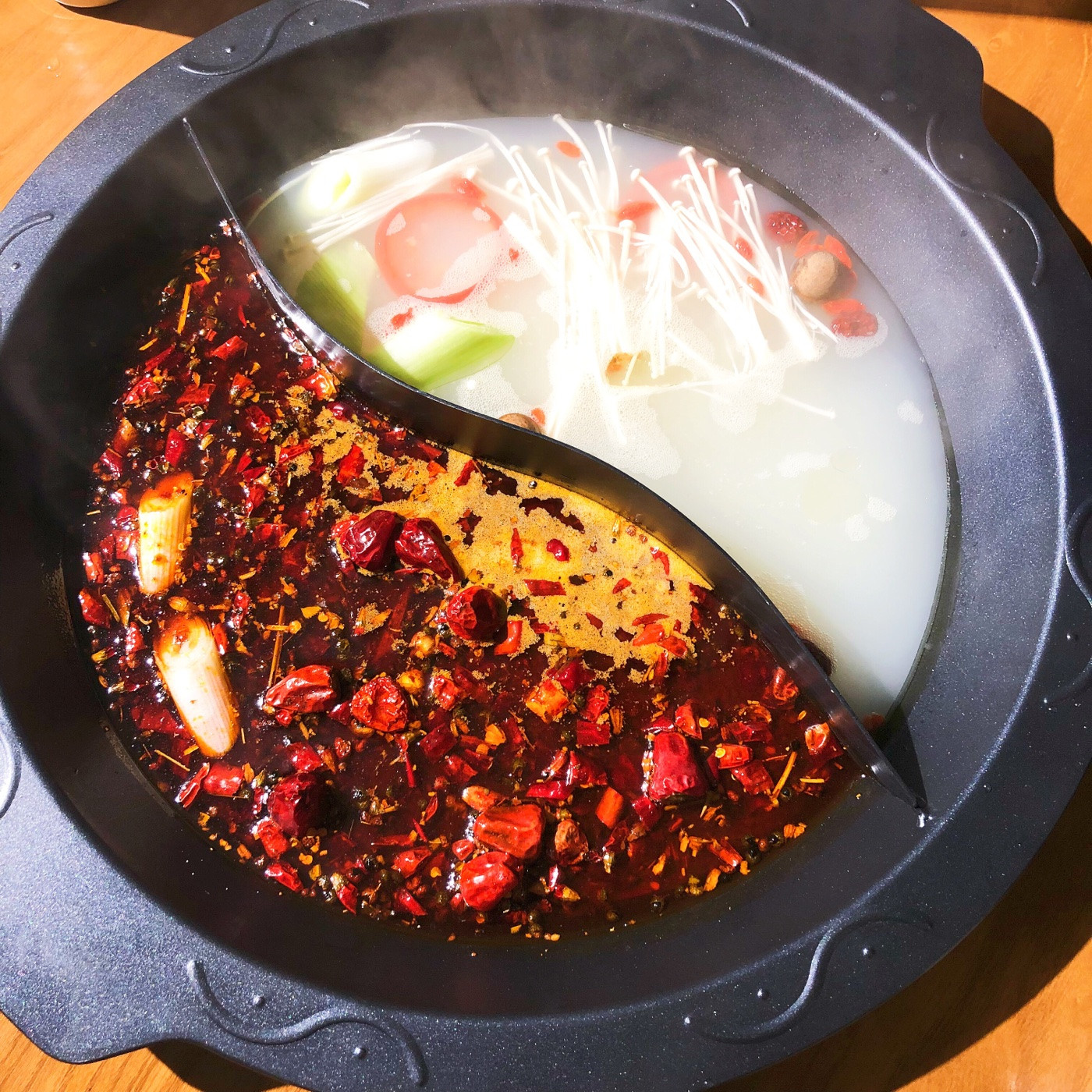            串风月串串香火锅