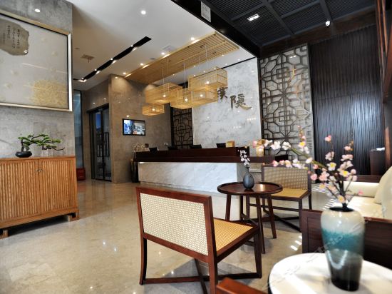 建国璞隐酒店(武汉中南路店)