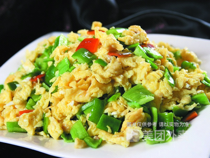 青椒炒鸡蛋煲仔饭