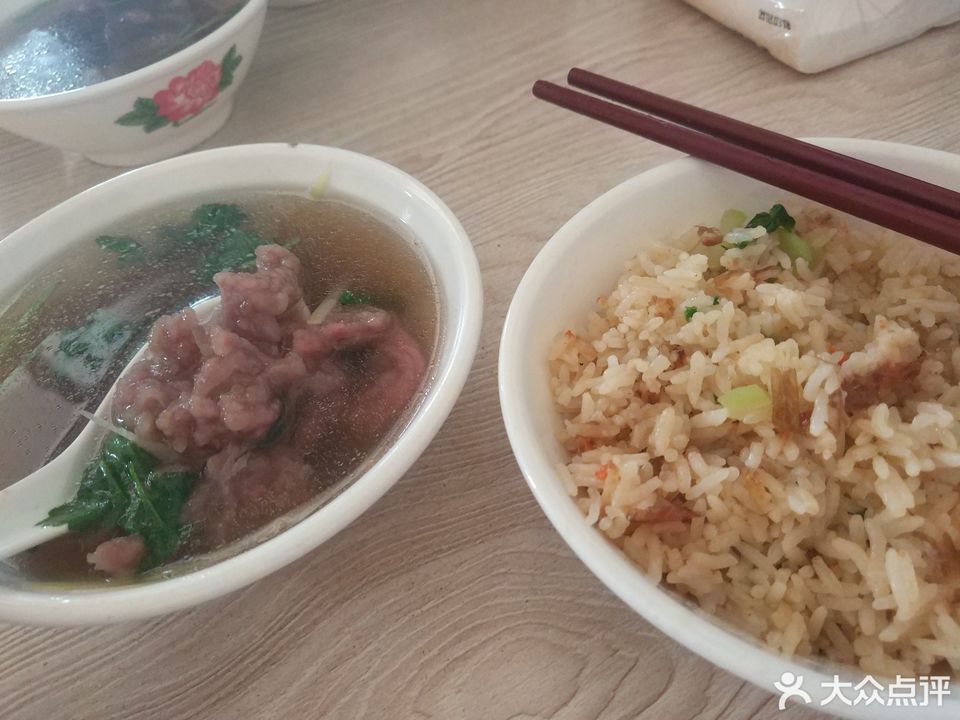 标签: 推荐菜:牛肉羹汤 咸饭 分类:餐馆;餐饮;快餐 电话:15750962***