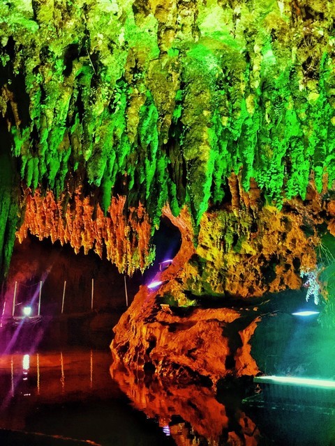           张关水溶洞风景旅游区