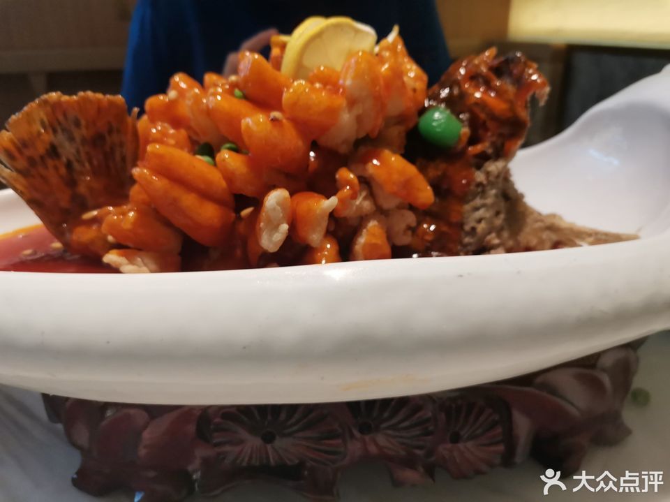 米桃-吴韵风雅·拙园(北外滩来福士店)位于上海市虹口区东大名路999号