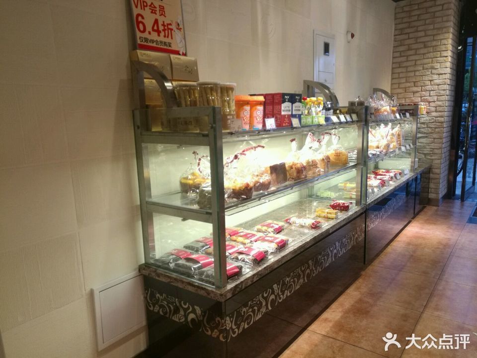 鲜烤鲜麦面包行(体育场店)位于呼和浩特市新城区场北路 标签:糕饼