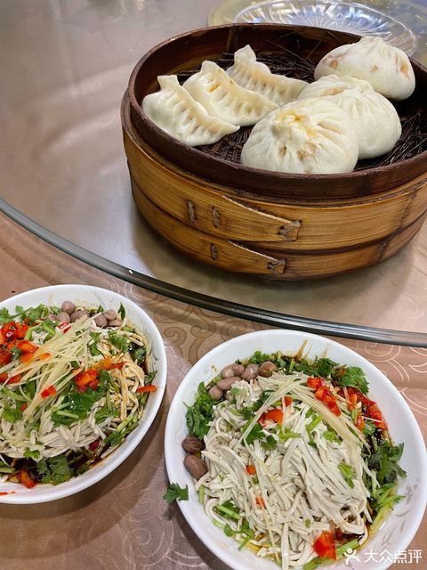 金月楼位于泰州市海陵区稻禾路一百对面(雨卿阁旁)推荐菜:烫干丝鱼汤