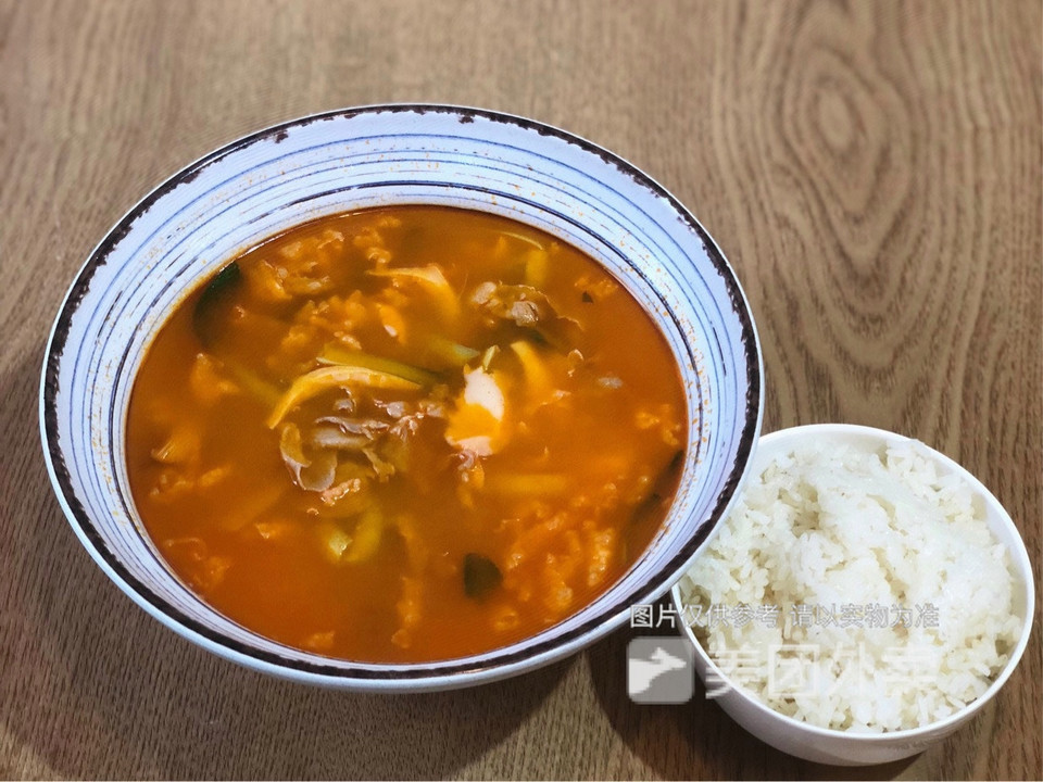 酸汤肥牛泡饭图片