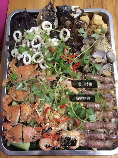 港口烤鱼海鲜拼盘