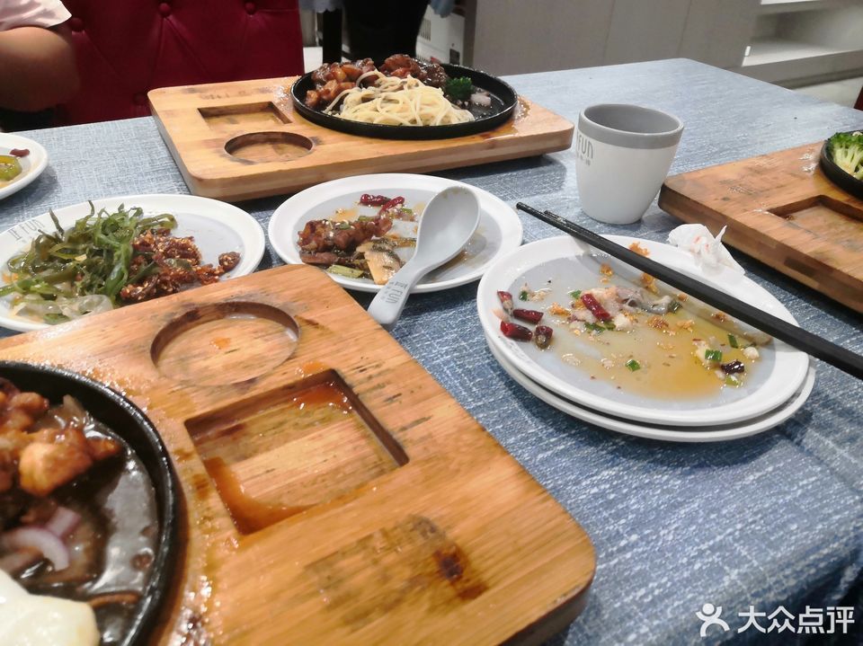 意法牛排自助餐厅(万星城店)位于福州市连江县万星广场a区2号楼4f