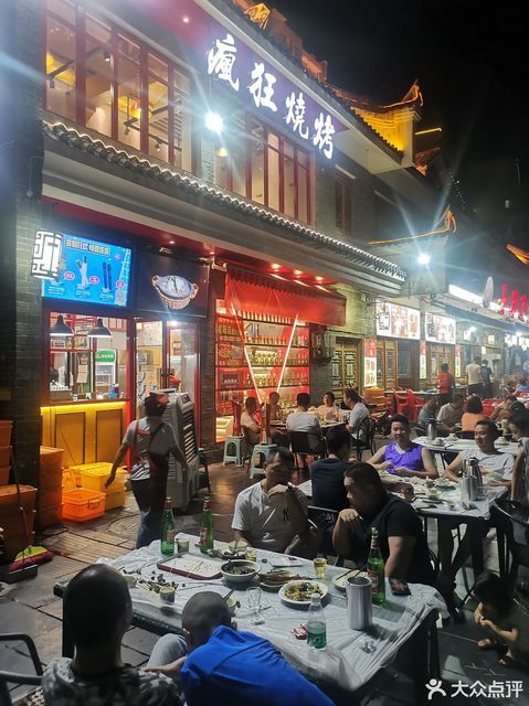 品岁月疯狂烧烤位于郴州市裕后街前段(东街桥头进去) 标签:餐饮烧烤烤