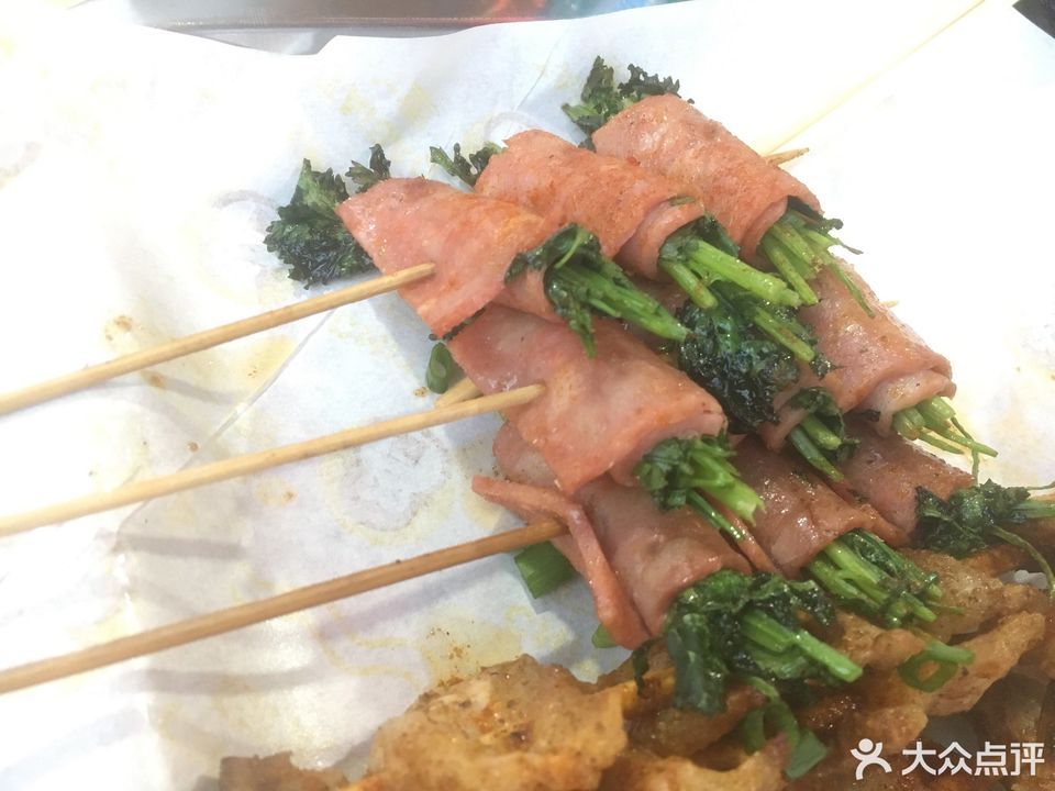 茄子培根香菜卷培根金针菇分类:烧烤;餐馆;餐饮;烧烤烤串电话:星级