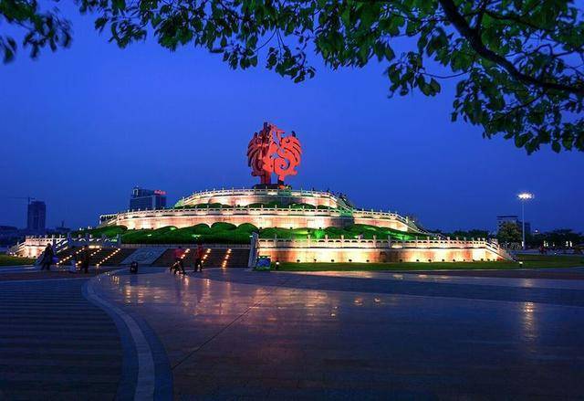          百家湖花园-市民广场