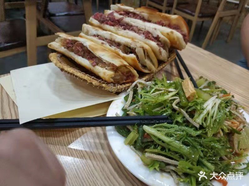 阁外香驴肉火烧位于石家庄市桥西区城角街669号 标签:餐馆餐饮冀菜