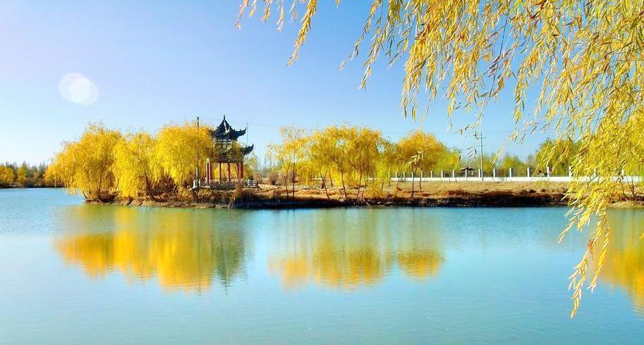 我自独行独行客:月牙湖位于张掖高台