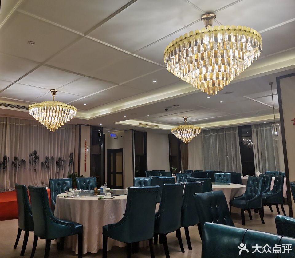 区湖滨商业街48号(近景丽东苑 标签:餐馆餐饮川菜中餐渝派富豪餐厅