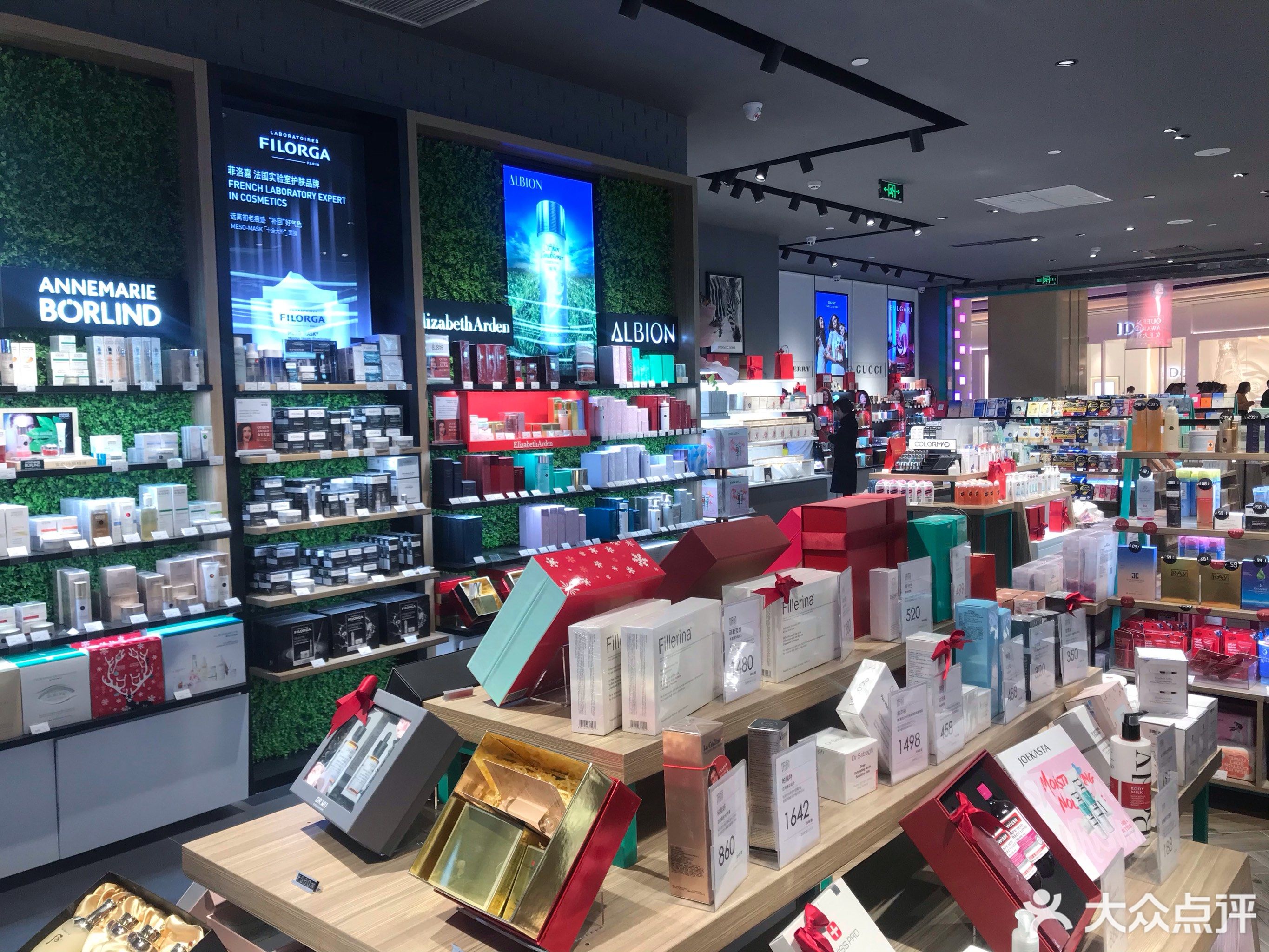 昆明市 购物服务 商铺 化妆品店 > 屈臣氏(臻万百货店) 悦诗风吟专柜