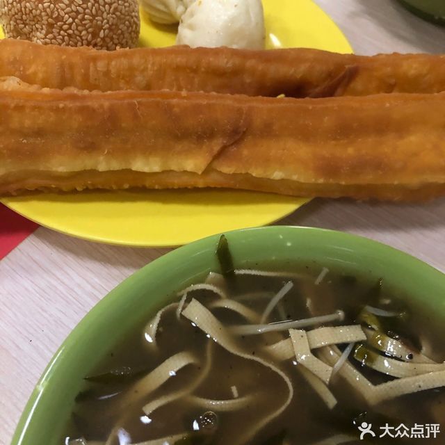 刘记香酥大油条(苍梧店)位于连云港市海州区绿园路大刘土菜旁 标签