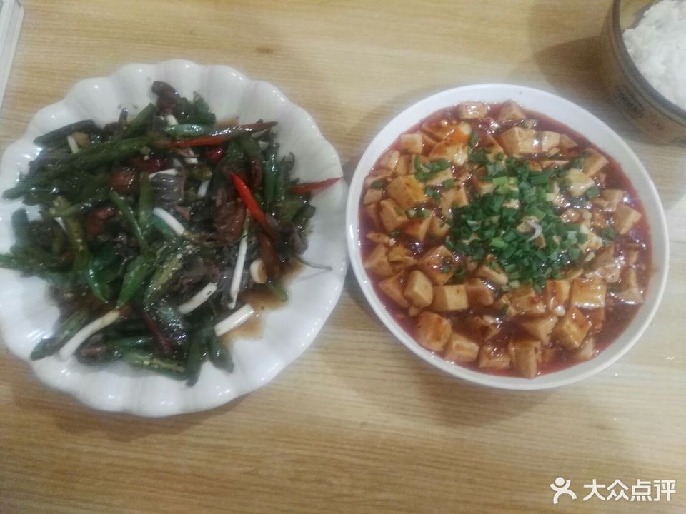 苍溪陵江镇人民东路4号 标签:快餐小吃餐饮粤菜煲仔饭餐馆中餐小吃