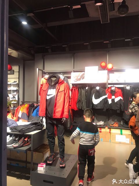 nike耐克(银隆百货店)