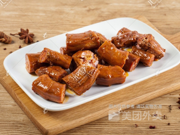 推荐菜:香辣脆藕拌猪头肉香辣豆腐皮分类:餐馆;中餐;餐饮;卤味鸭脖