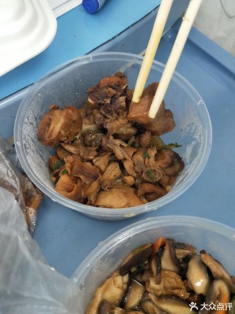 菜位于吉林市丰满区玉山路玉隆小区3号楼1层26号 标签:中餐餐饮快餐