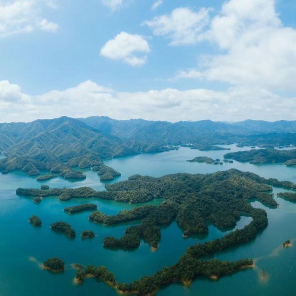 太平湖风景区地处安徽省黄山市黄山区西北部与宣城市泾县接壤部分水域