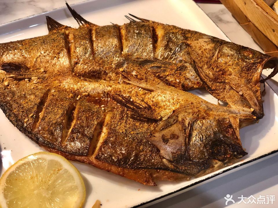 罗布泊戈壁烤鱼图片