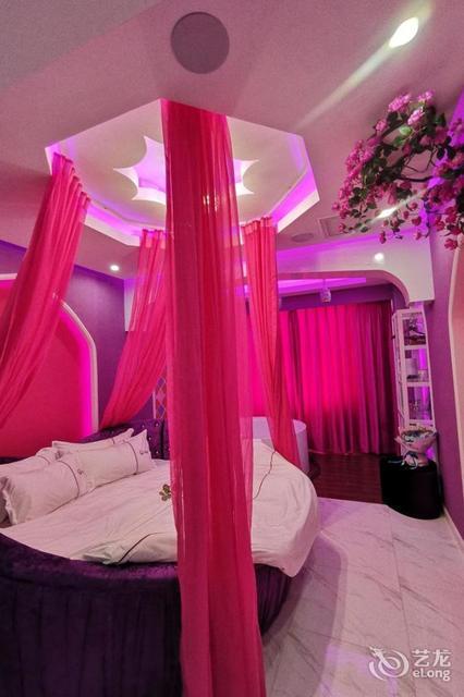 芒市泊恋主题酒店