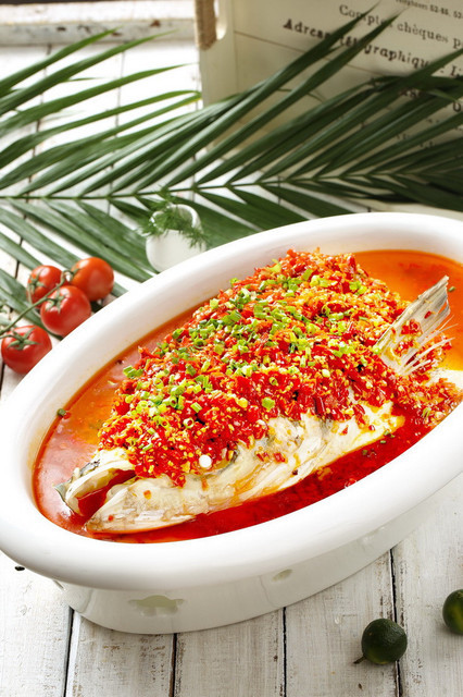 半边呷剁椒鱼头图片