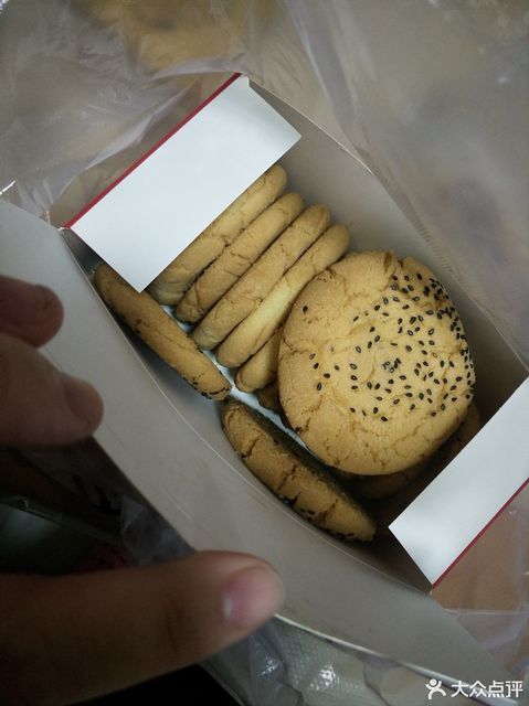 手工蛋卷推荐菜:宫喜糕点位于济南市天桥区北园高架路无影山中路28号