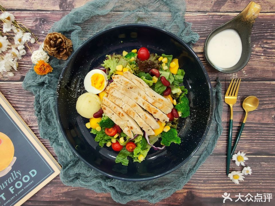 香煎鸡胸肉沙拉图片