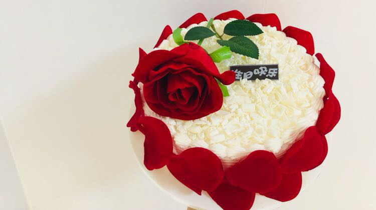 十英寸红玫瑰花奶油生日蛋糕图片