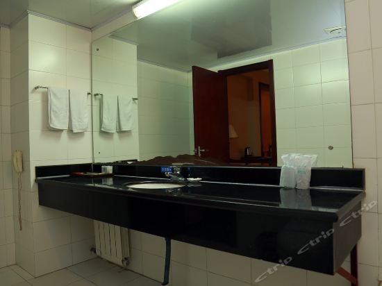 大港宾馆位于天津市滨海新区大港迎宾街73号(迎宾街与世纪大道交汇口