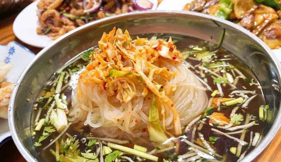 鸡西辣菜推荐菜:尝留香冷面馆位于青岛市黄岛区经济技术开发区紫金