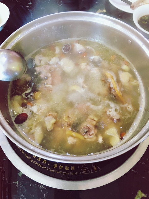 特色酱油推荐菜:百味鸡煲(新北万达店)位于常州市新北区金街3区81号