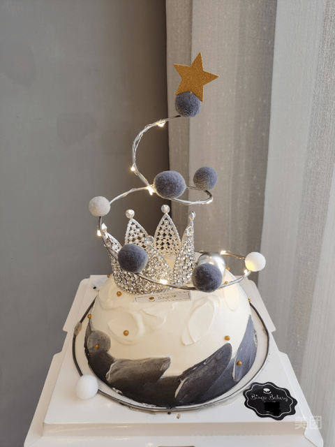 轻奢ins皇冠蛋糕图片