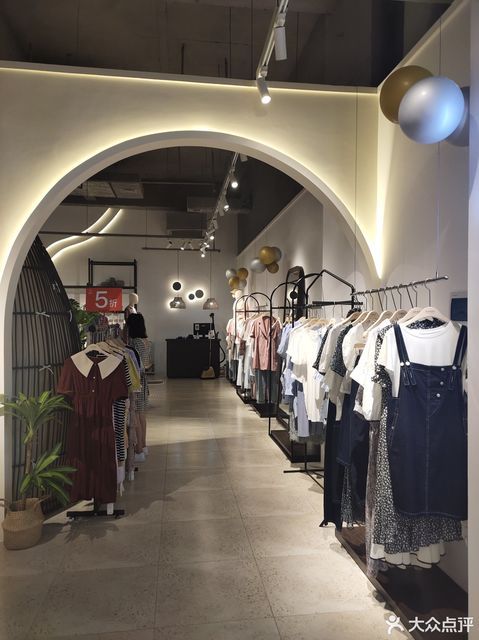 【shine emmy(爱琴海成都后花园购物中心)】shine emmy(爱琴海成都后