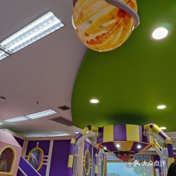 孩子王(吾悅國際廣場店)