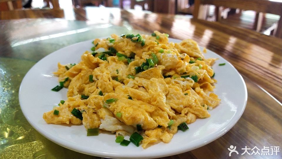 野葱炒土鸡蛋图片