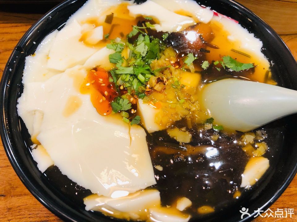 推荐菜:泉味轩豆腐脑位于安阳市文峰区兴泰路德宝国际名城