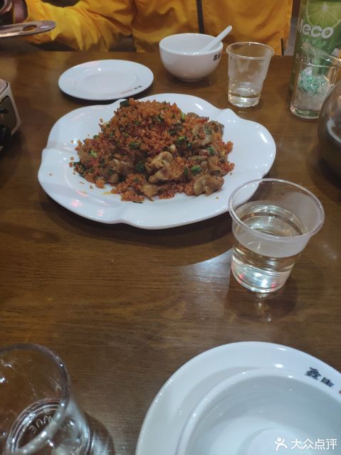 肖记牛肉鱼杂位于襄阳市南漳县学府路推荐菜:肖记牛肉鱼杂香辣扇子骨