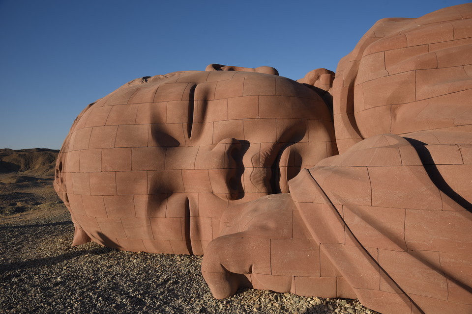 雕塑大地之子图片