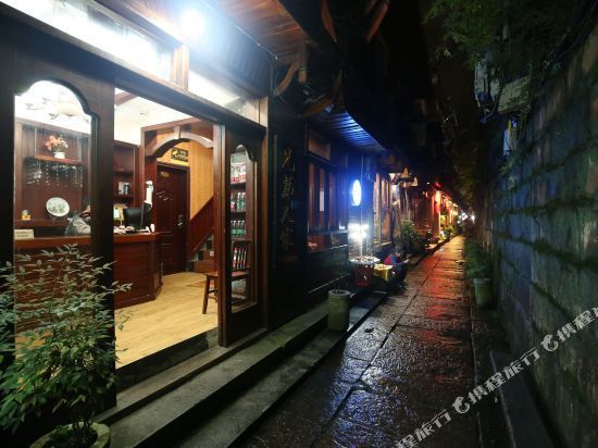 凤凰古城吊脚楼客栈