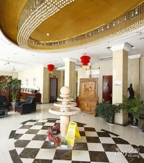 盛世逸城酒店位于菏泽市鄄城县鄄城孙膑路中段66号(鄄五路)交警队北邻