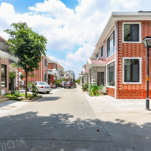 紫琅花园别墅区-8号位于南通市崇川区桃园路与紫琅路交叉路口往南约