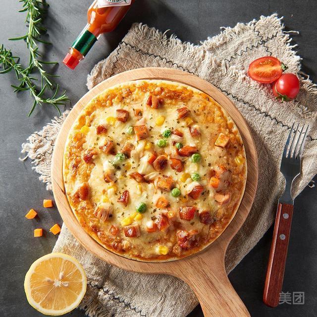 鸡肉培根拼盘披萨图片
