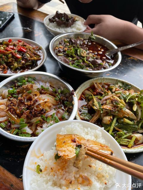 大邑特色肥肠血旺标签: 推荐菜:分类:餐饮;小吃;家常菜;餐馆;小吃快餐