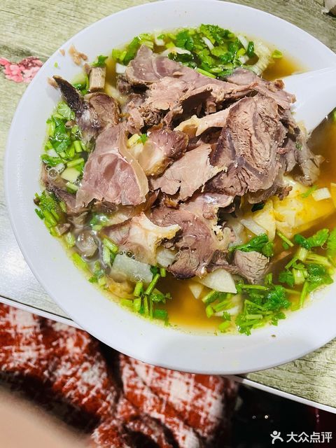 普通牛肉罩火烧图片