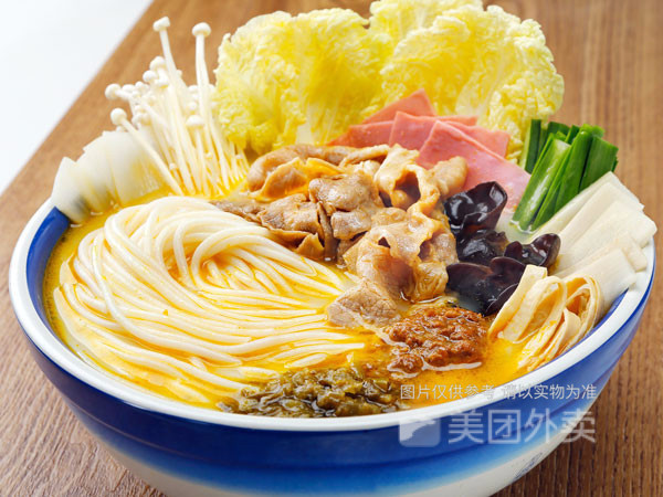 酸辣金汤肥牛米线图片