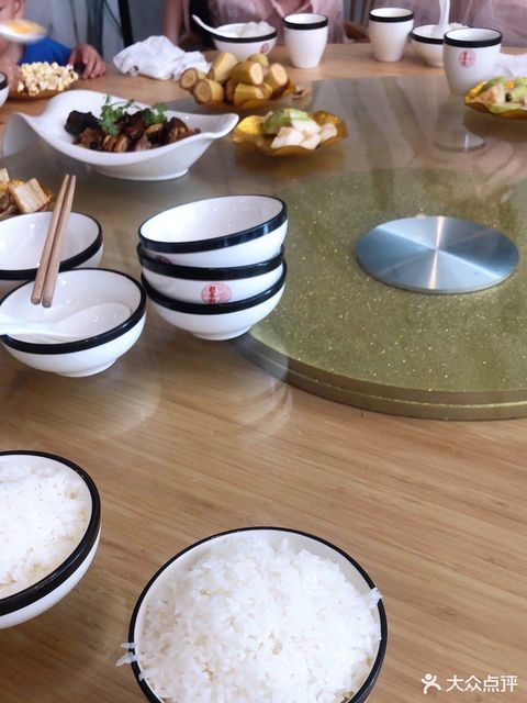 永安市喜相逢中式快餐店位于三明市永安市牺和路71号2楼推荐菜:乌鱼