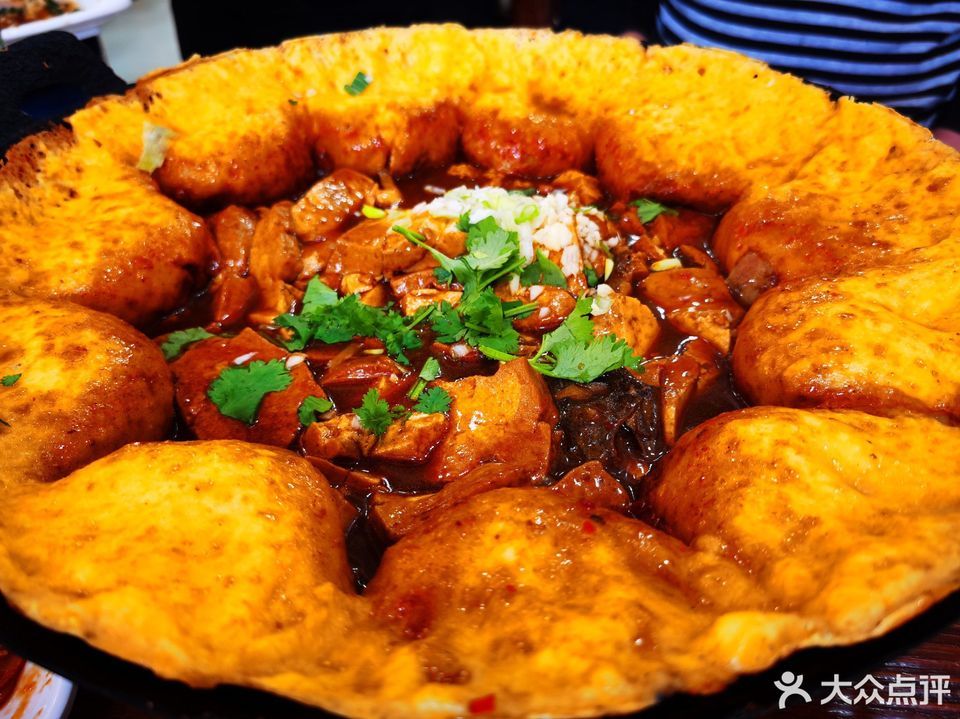 喀左丹东风味鱼锅饼子